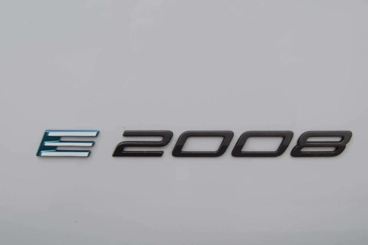 peugeot-e-2008-2024-eletrico-0cc