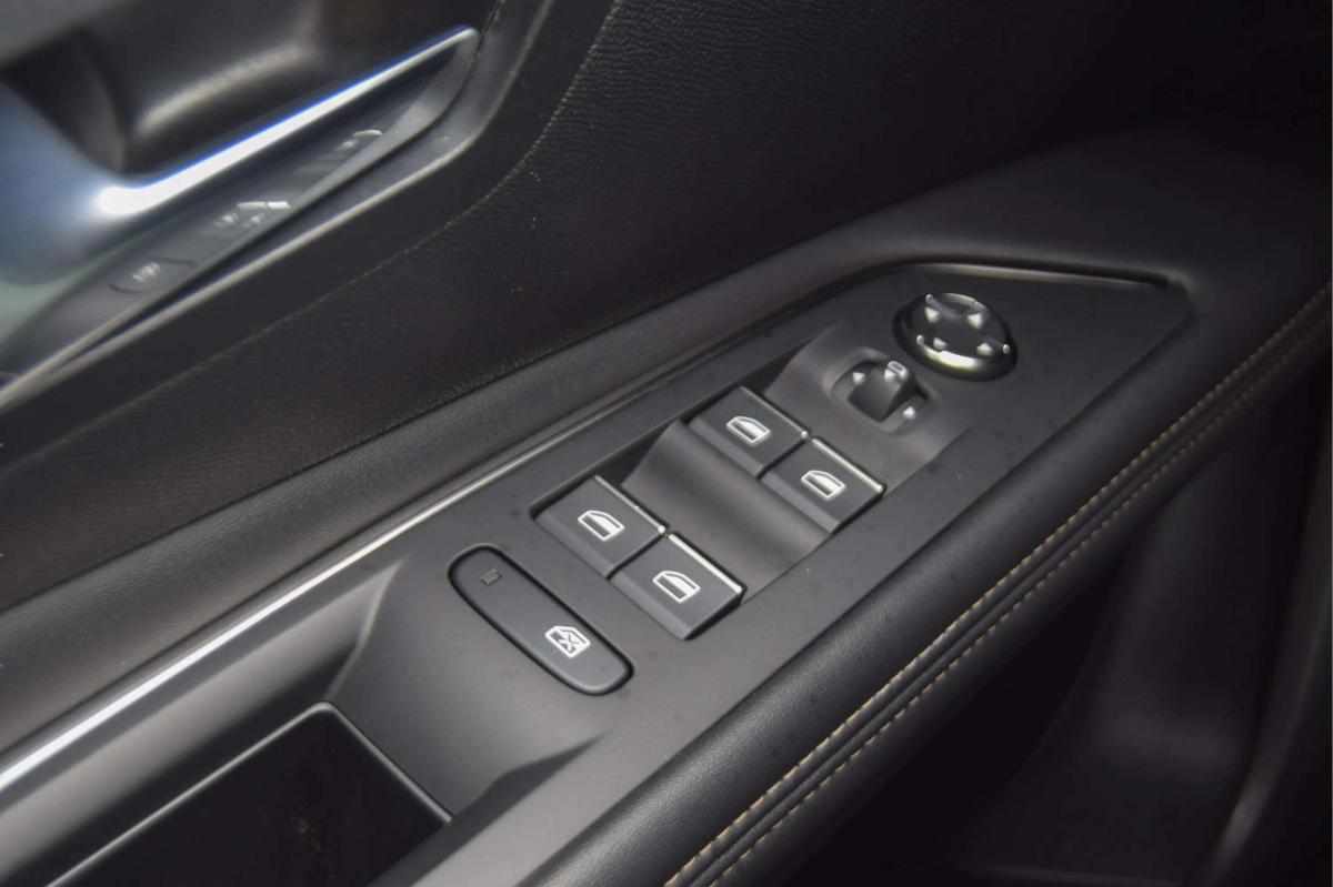 peugeot-3008-1-6-hybrid-11-8-kwh-2023-gasolina-1598cc