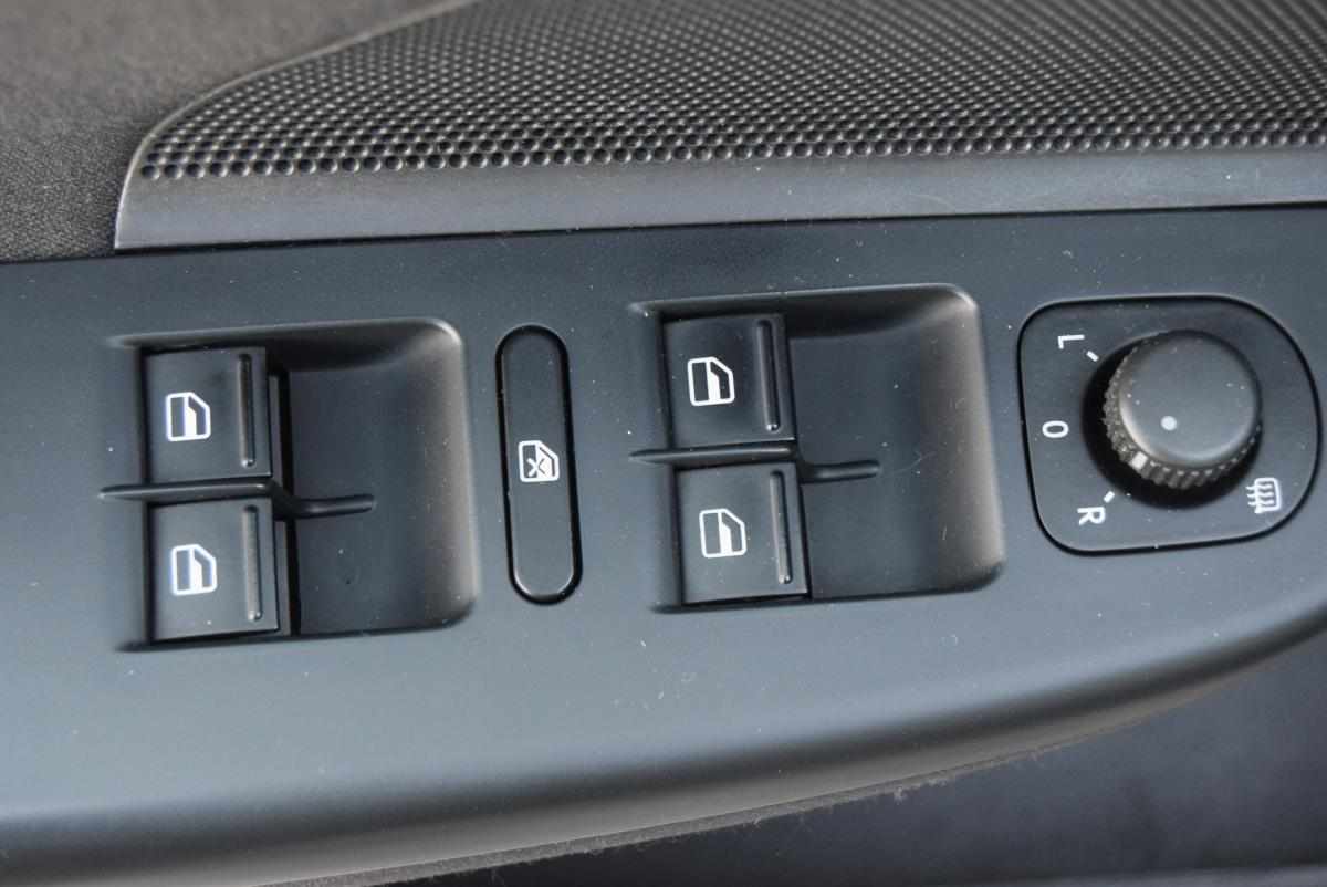 volkswagen-golf-variant-2012-diesel-1968cc