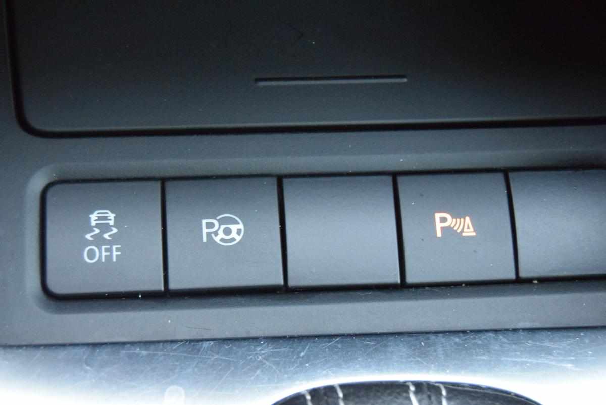 volkswagen-golf-variant-2012-diesel-1968cc