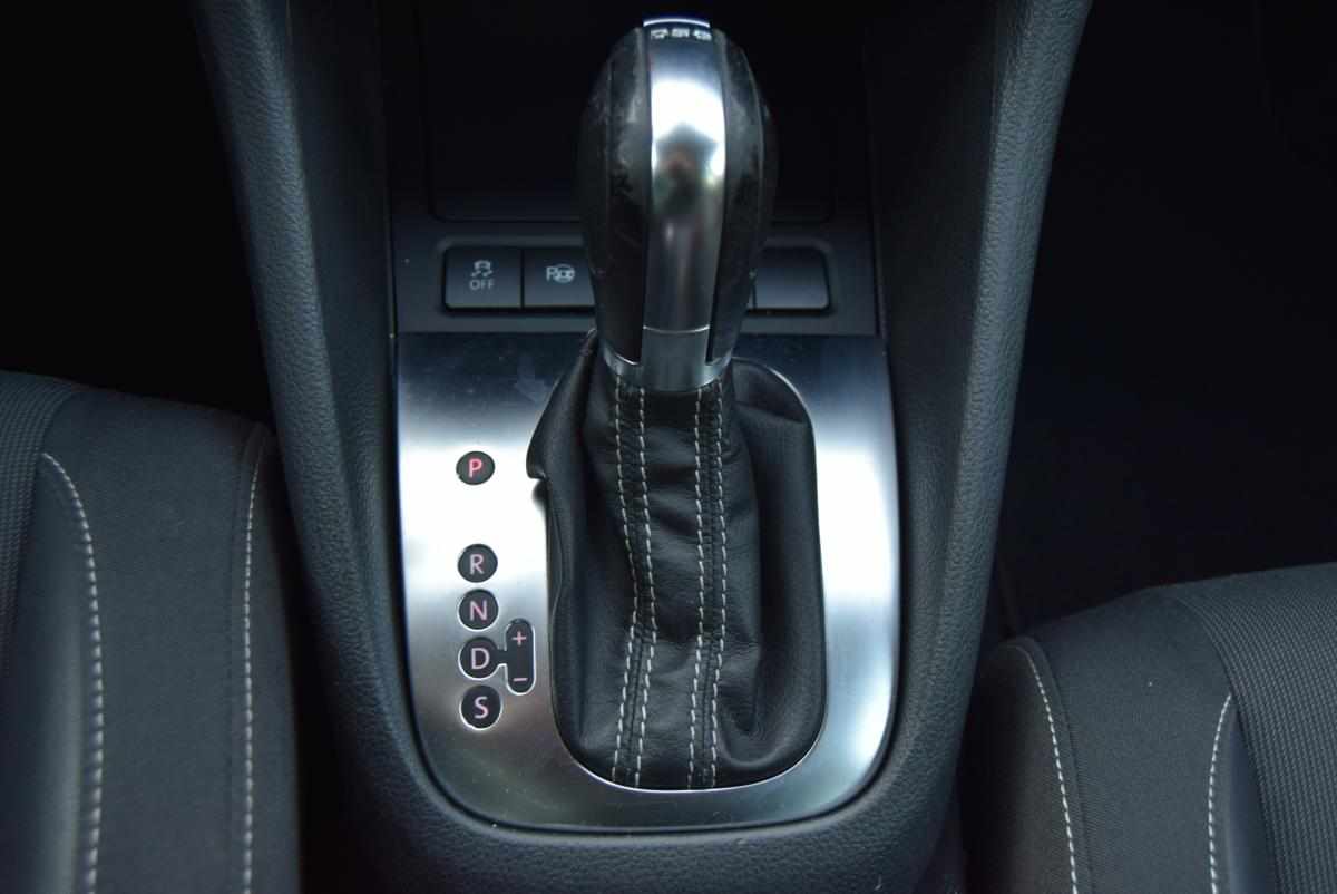volkswagen-golf-variant-2012-diesel-1968cc
