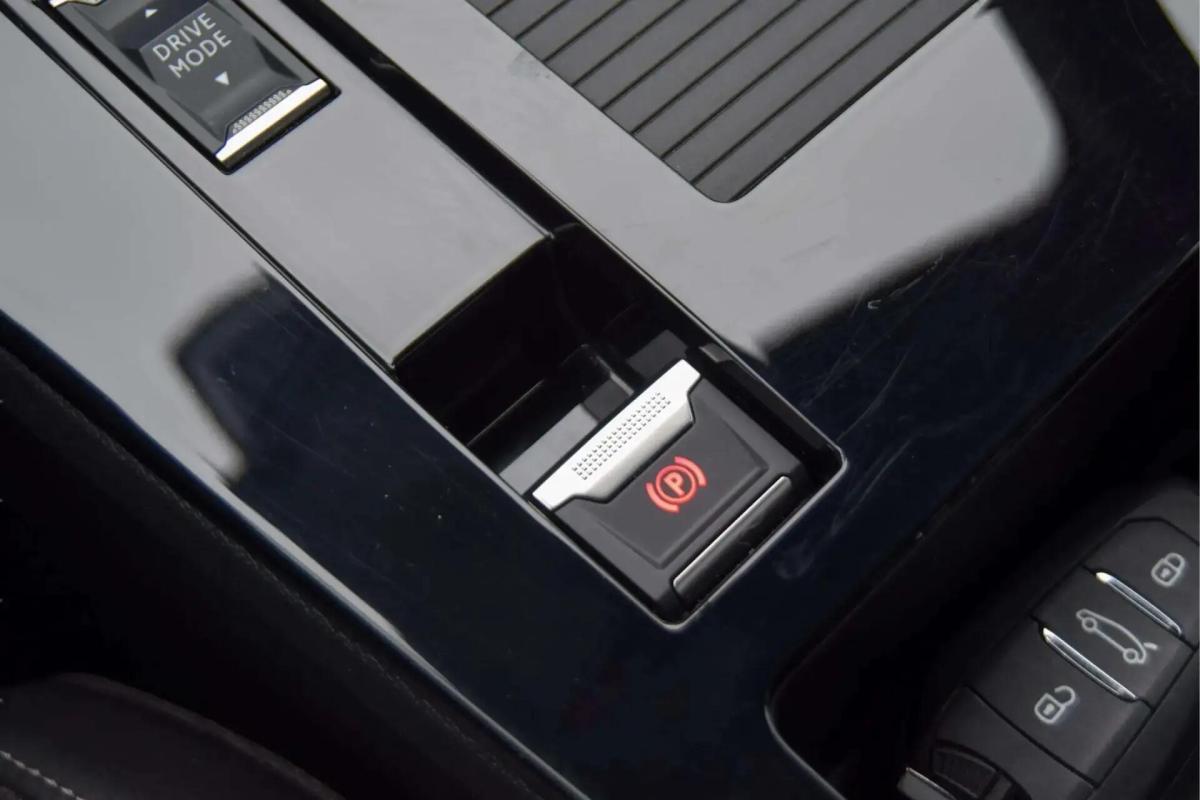 opel-astra-2025-gasolina-1199cc