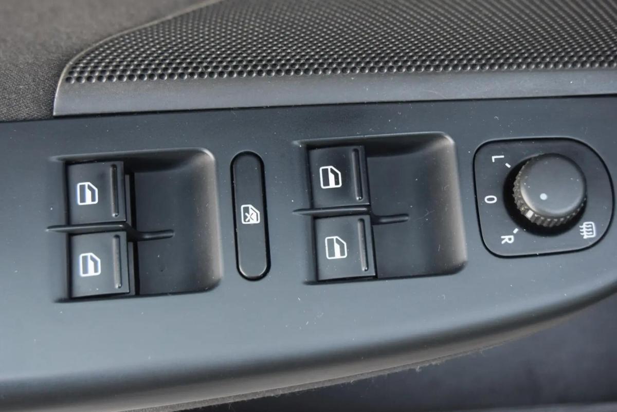 volkswagen-golf-variant-2012-diesel-1968cc