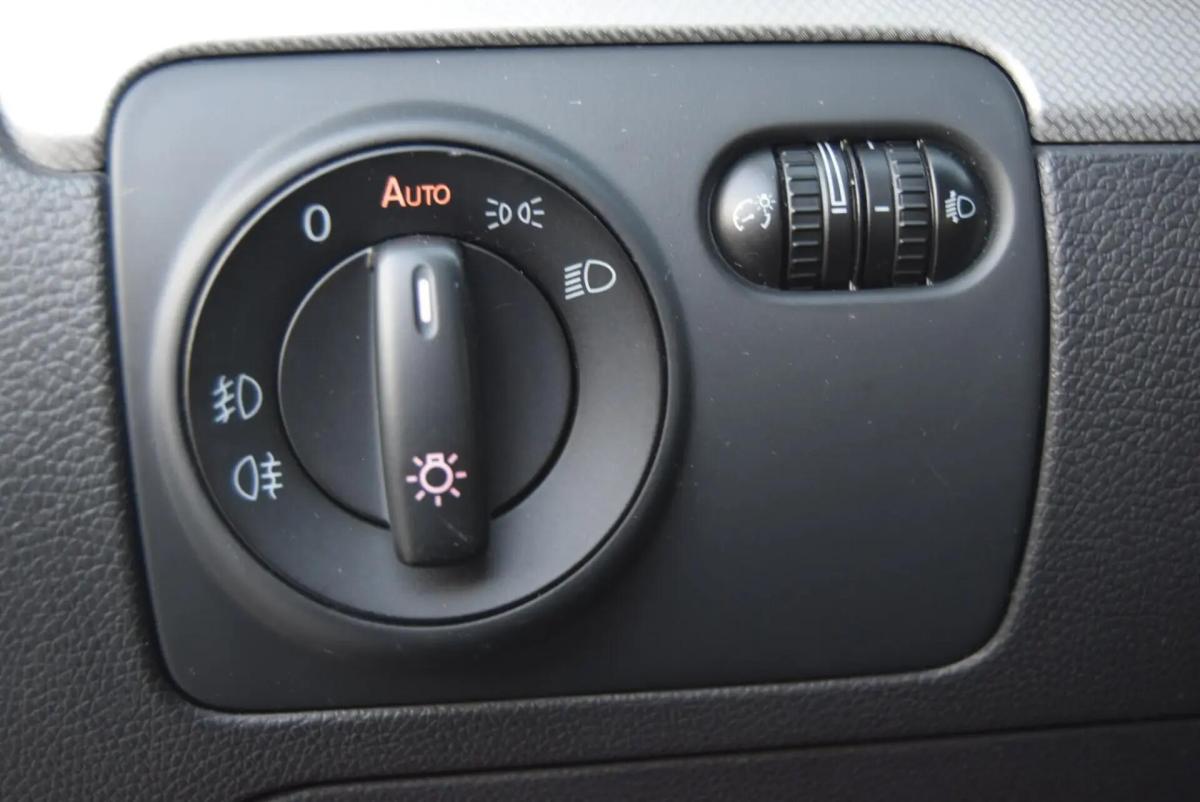 volkswagen-golf-variant-2012-diesel-1968cc
