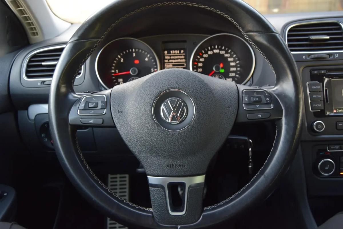 volkswagen-golf-variant-2012-diesel-1968cc