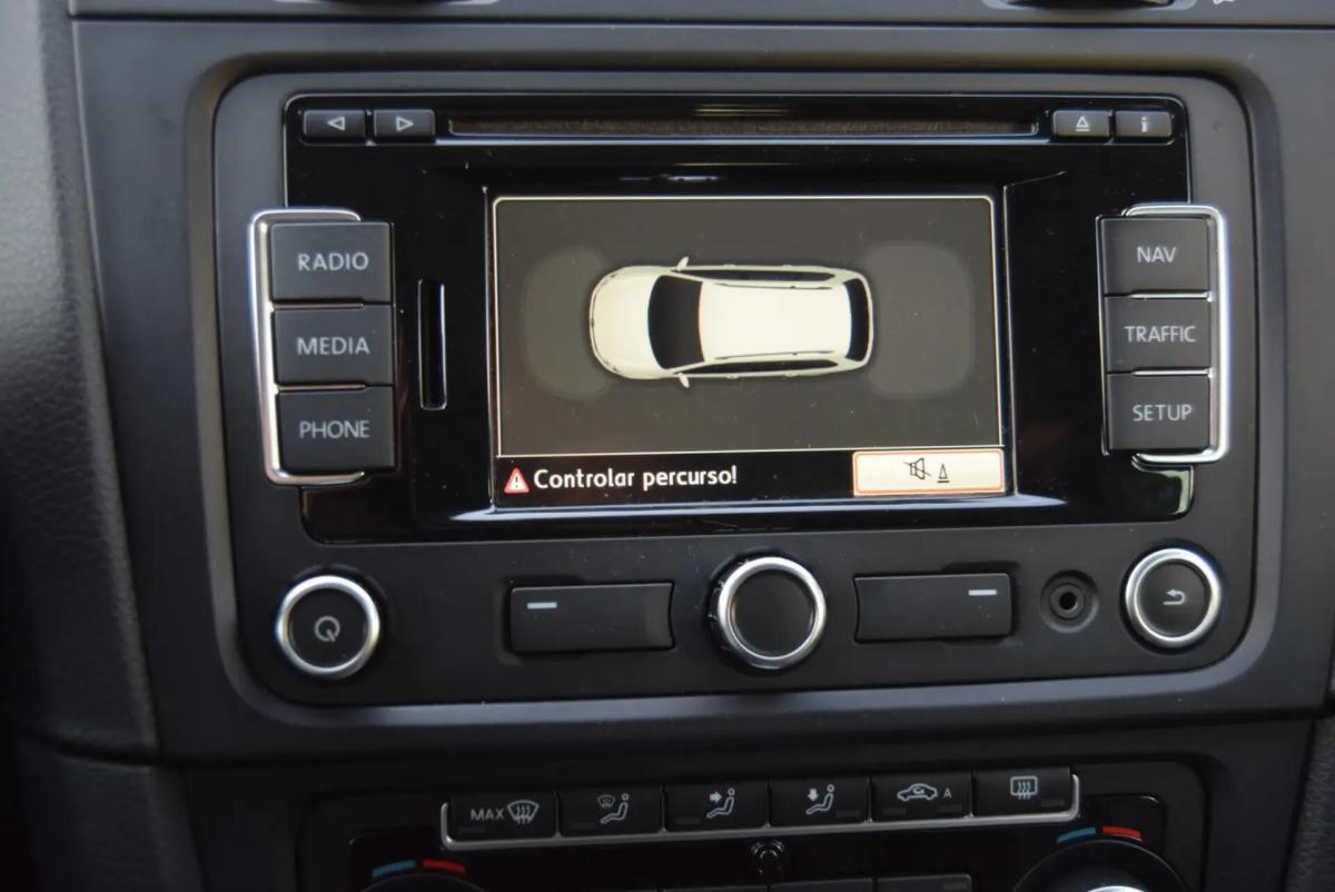 volkswagen-golf-variant-2012-diesel-1968cc