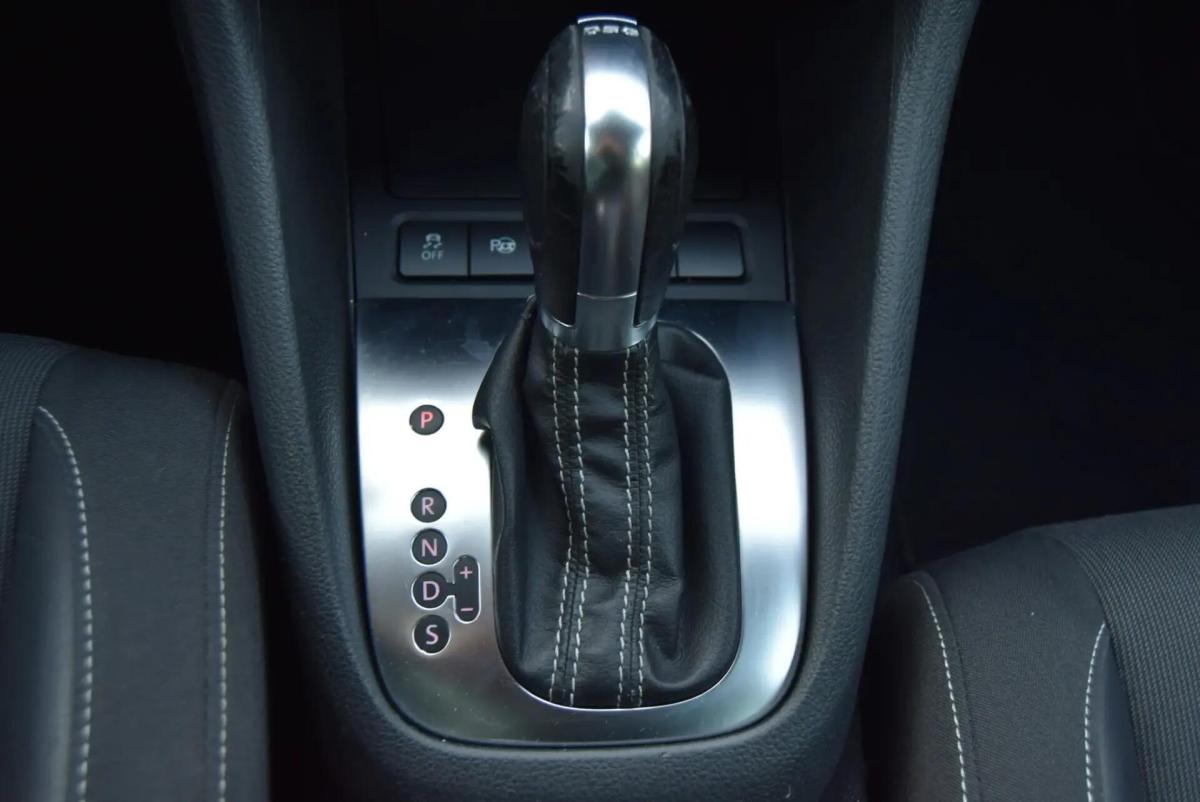 volkswagen-golf-variant-2012-diesel-1968cc