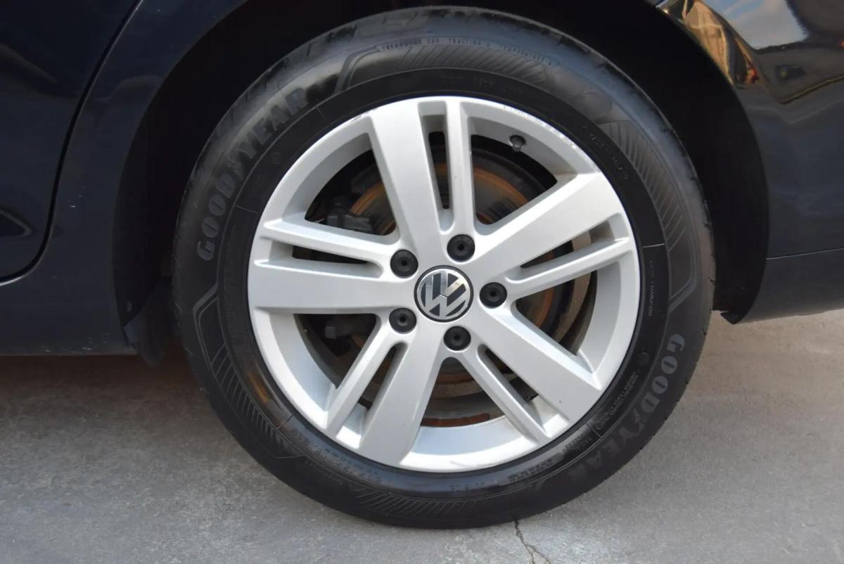 volkswagen-golf-variant-2012-diesel-1968cc