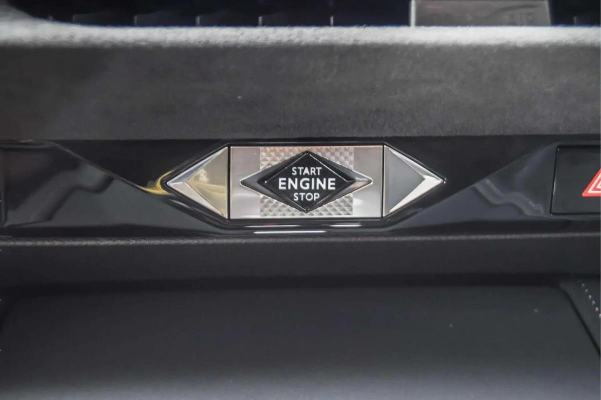 ds-ds-7-2025-hibrido-a-gasolina-1199cc