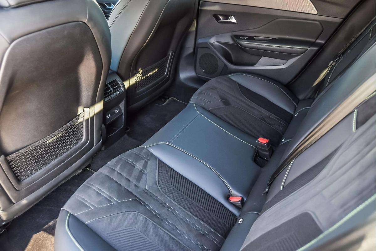 peugeot-408-2023-hibrido-a-gasolina-1598cc