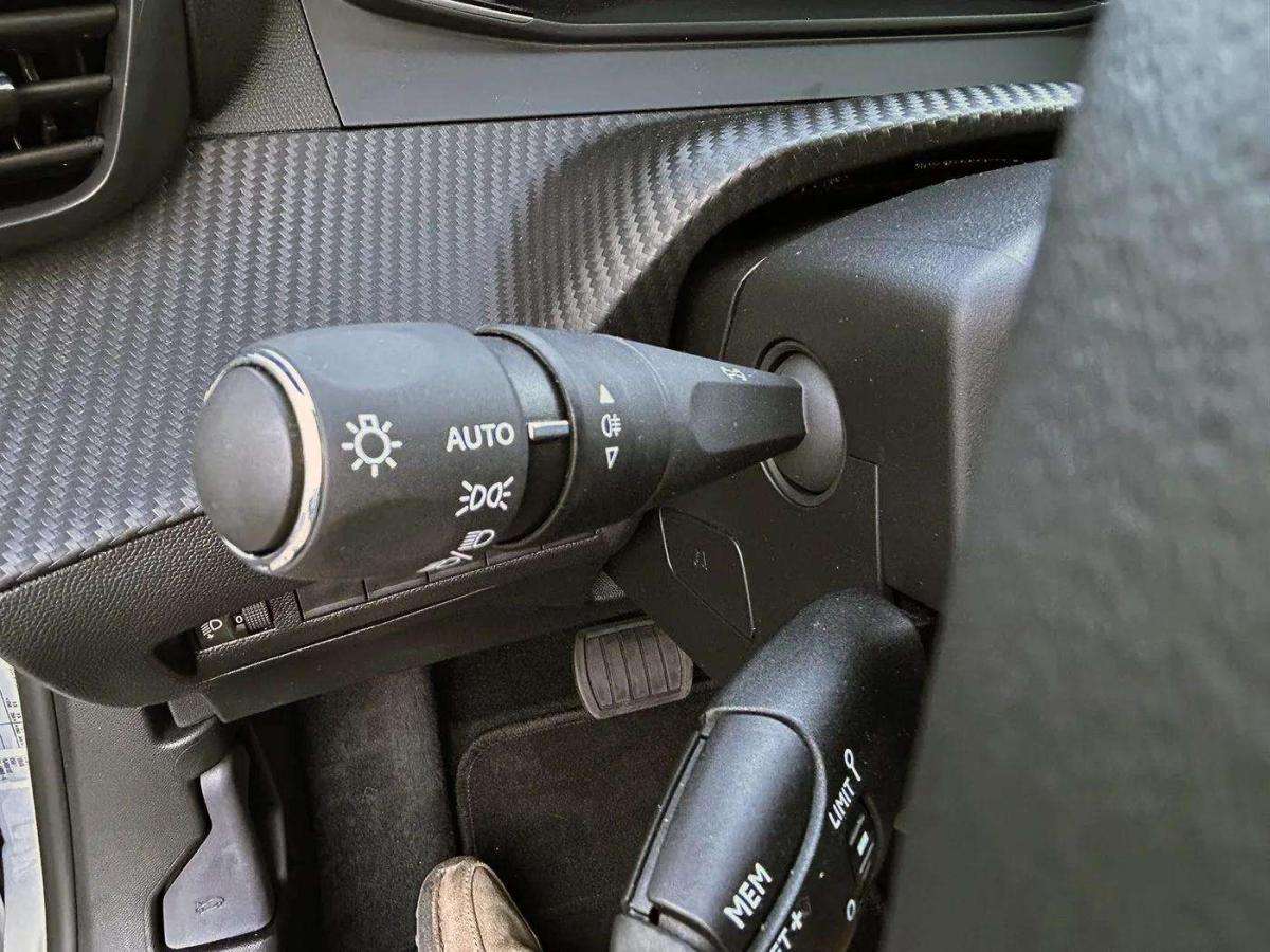peugeot-2008-2024-eletrico-0cc