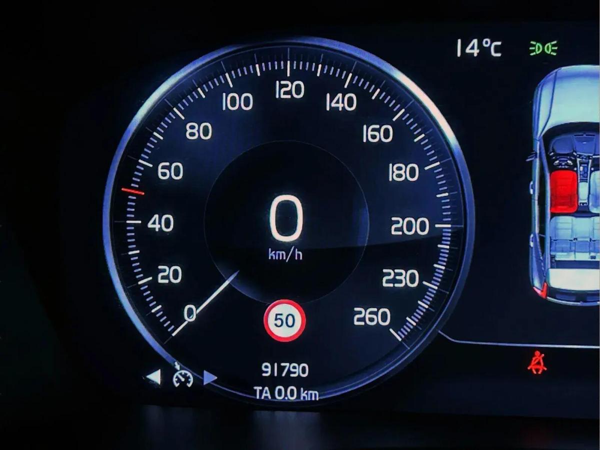 volvo-xc40-2021-hibrido-a-gasolina-1477cc