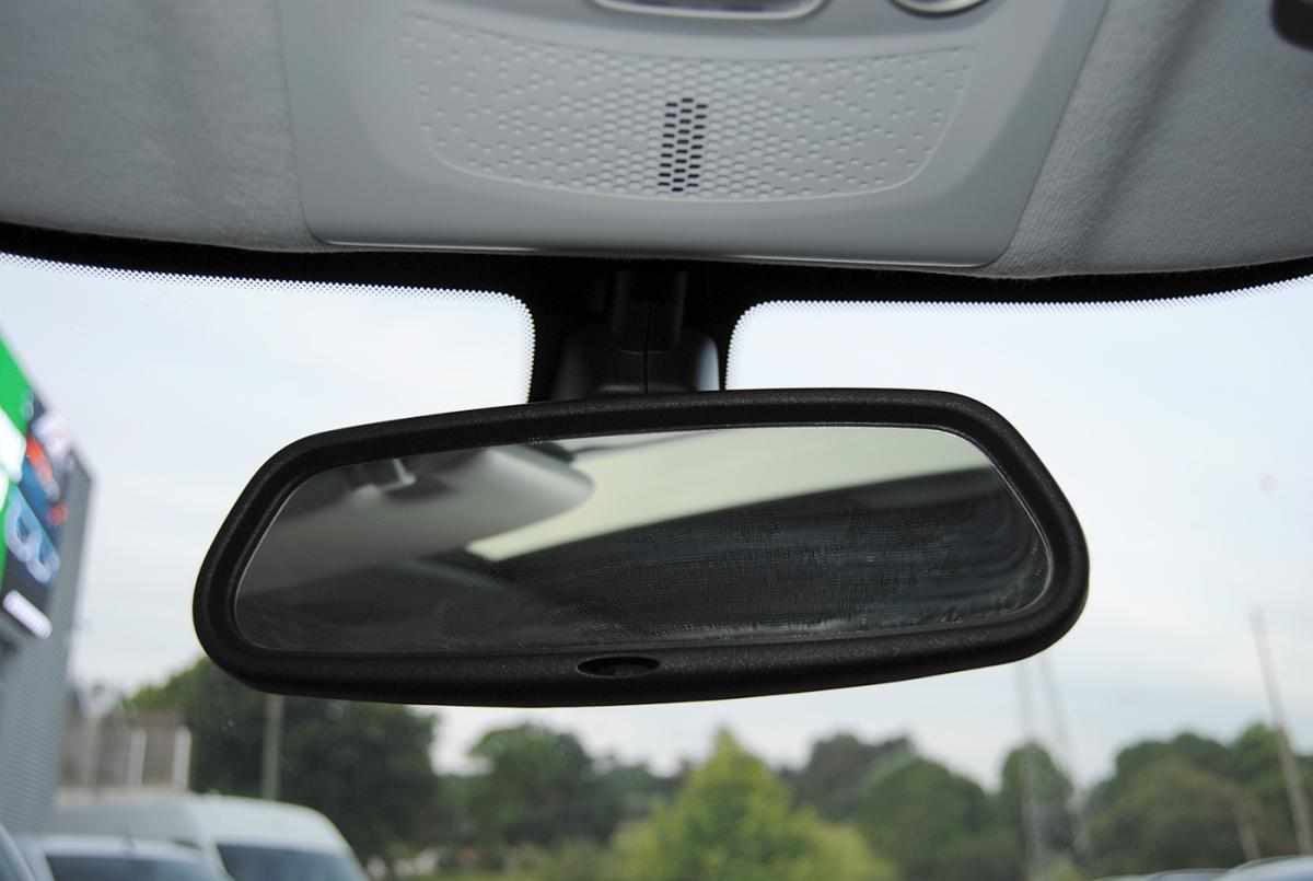 peugeot-208-2013-gasolina-1598cc