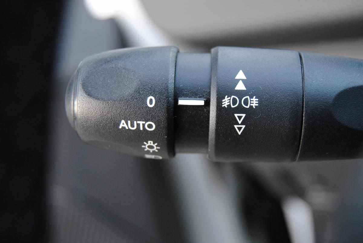 peugeot-208-2013-gasolina-1598cc