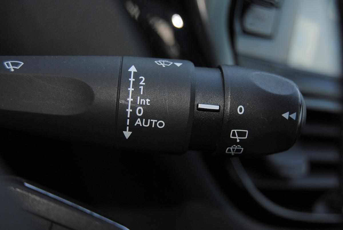 peugeot-208-2013-gasolina-1598cc