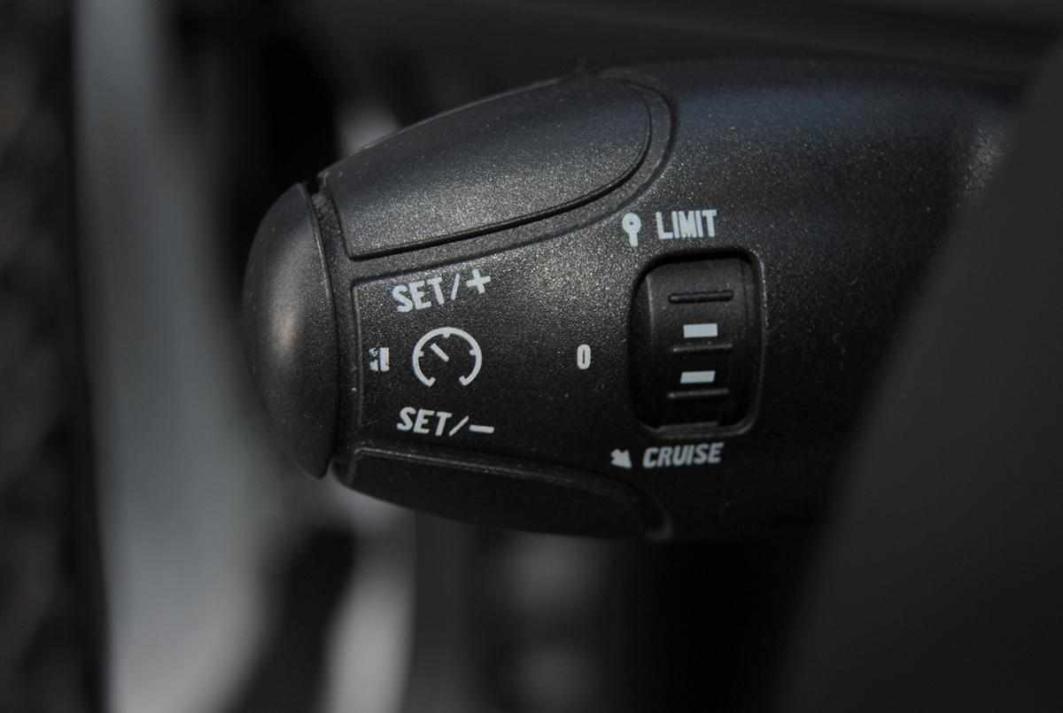 peugeot-208-2013-gasolina-1598cc