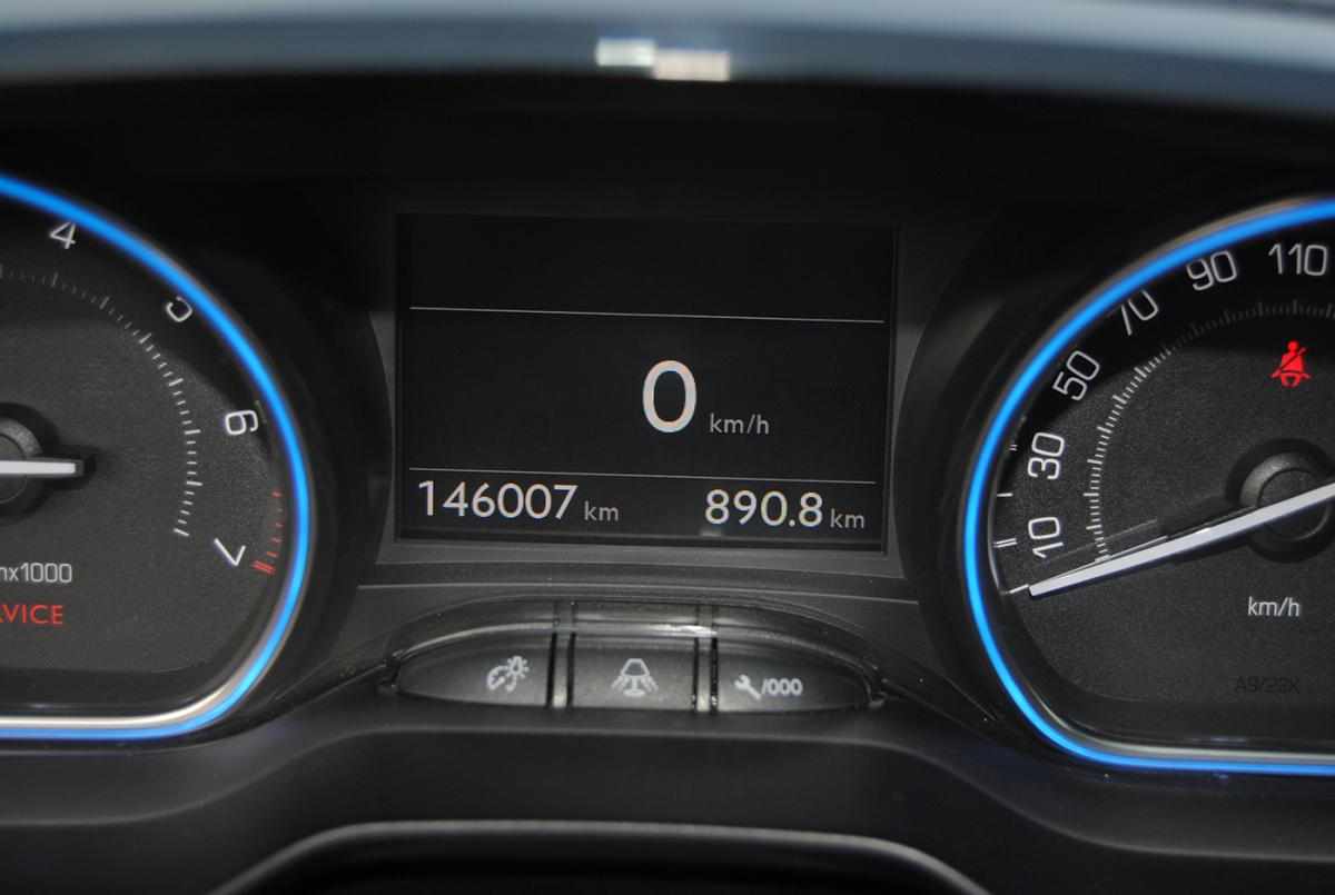 peugeot-208-2013-gasolina-1598cc
