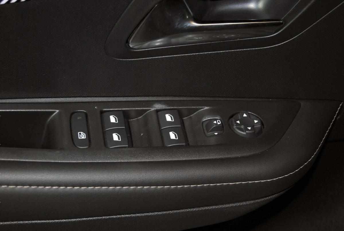 peugeot-208-2025-hibrido-a-gasolina-1199cc