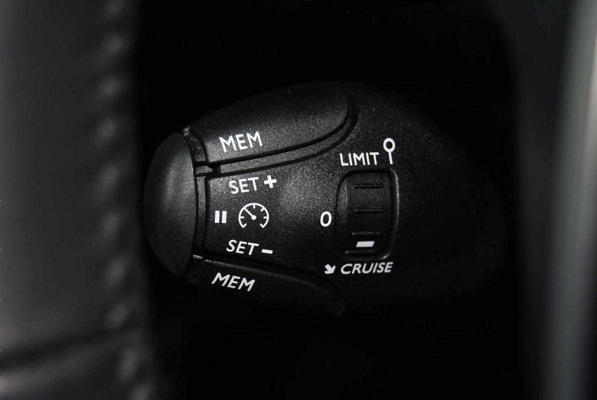 peugeot-208-2025-hibrido-a-gasolina-1199cc