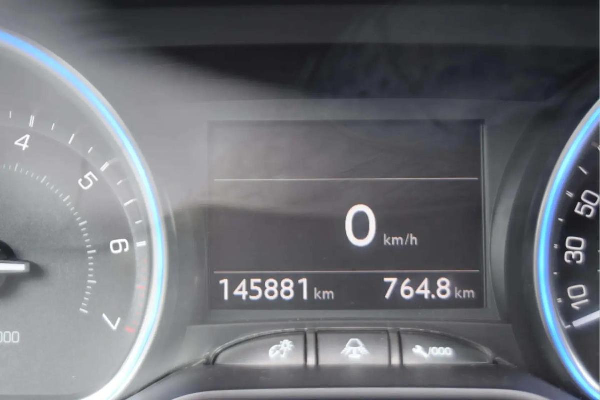 peugeot-208-2013-gasolina-1598cc