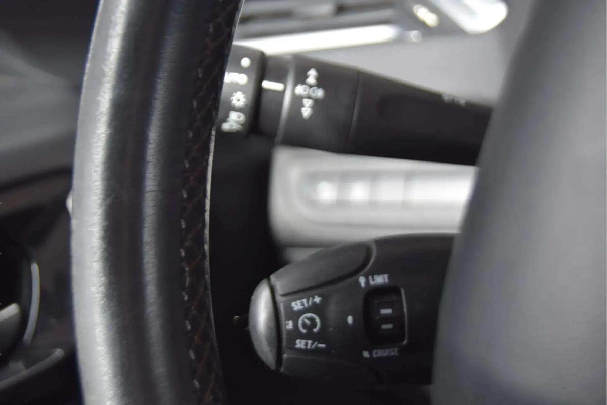 peugeot-208-2013-gasolina-1598cc