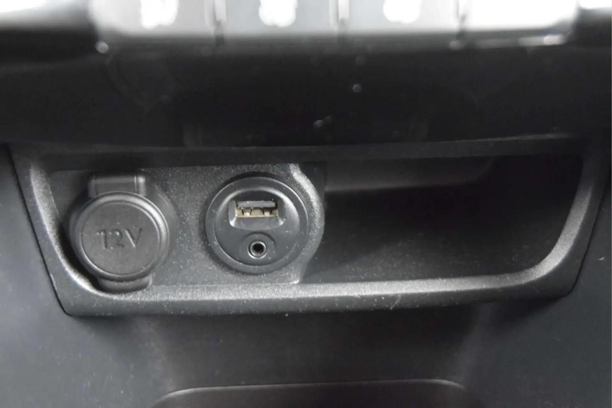 peugeot-208-2013-gasolina-1598cc