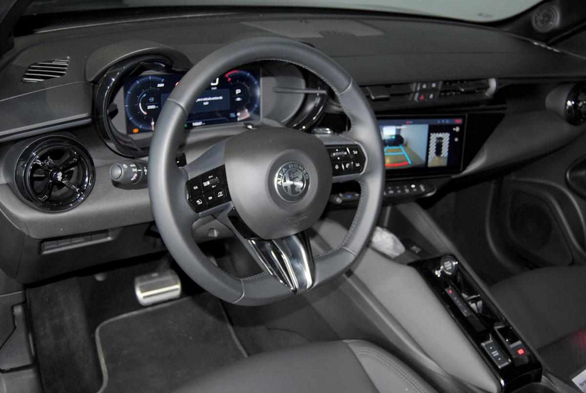 alfa-romeo-junior-2025-hibrido-a-gasolina-1199cc
