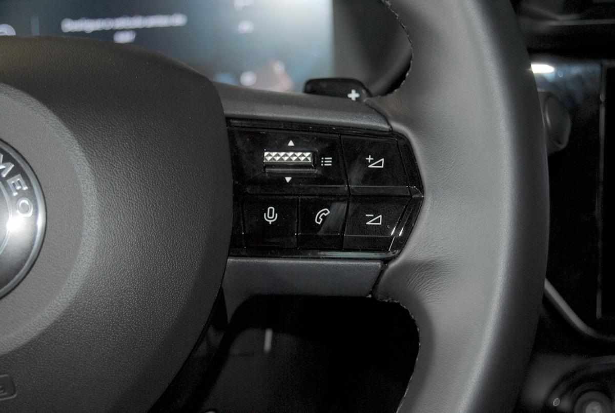 alfa-romeo-junior-2025-hibrido-a-gasolina-1199cc
