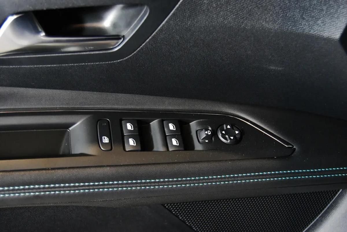 peugeot-3008-2023-diesel-1499cc