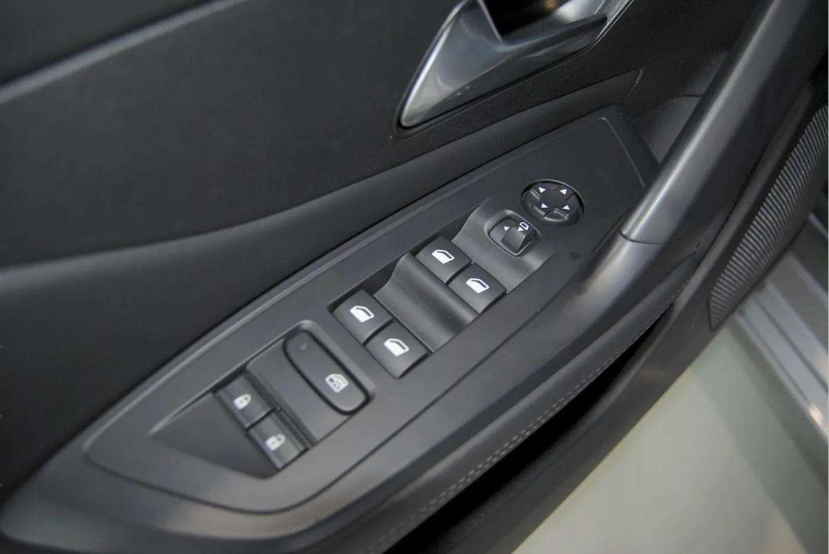 peugeot-308-2024-gasolina-1199cc