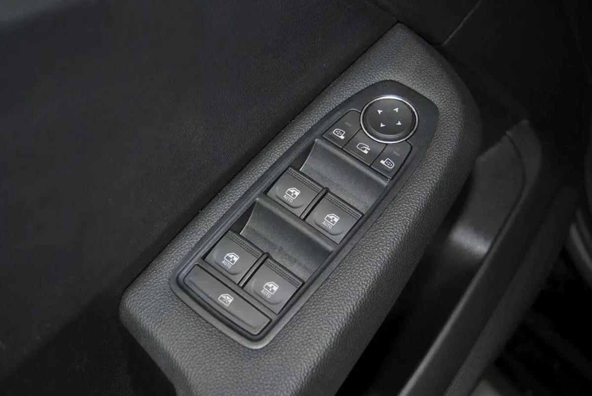mitsubishi-colt-2024-gasolina-999cc