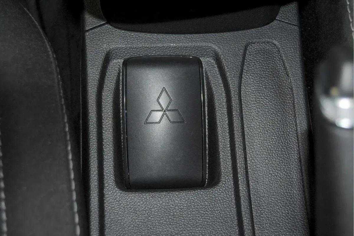 mitsubishi-colt-2024-gasolina-999cc