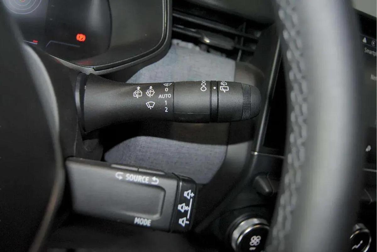mitsubishi-colt-2024-gasolina-999cc