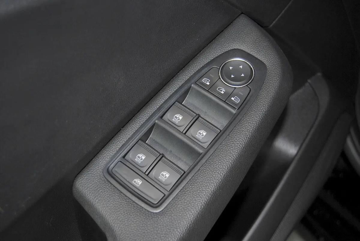 mitsubishi-colt-2024-gasolina-999cc