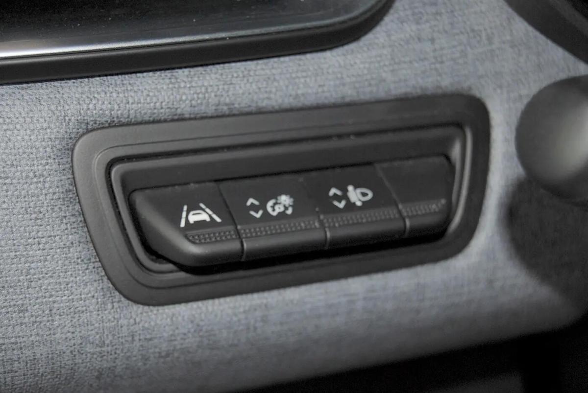 mitsubishi-colt-2024-gasolina-999cc