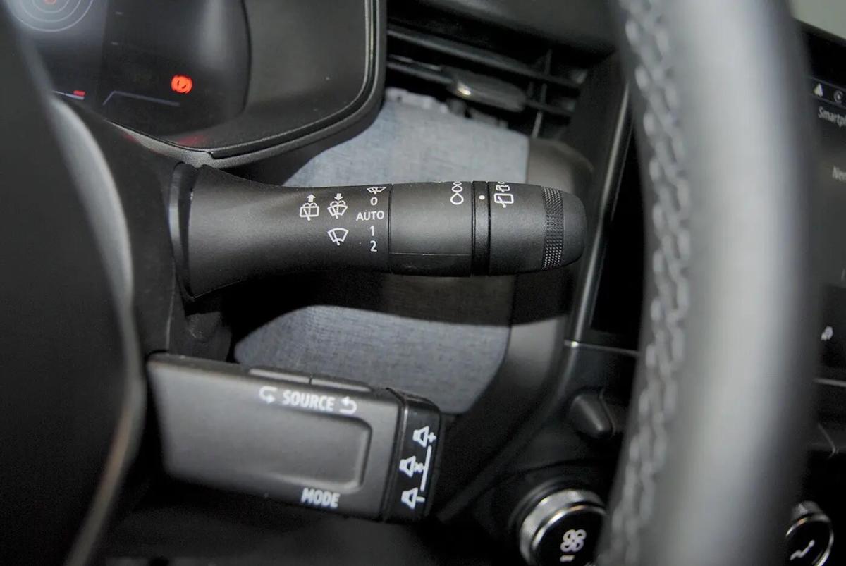 mitsubishi-colt-2024-gasolina-999cc