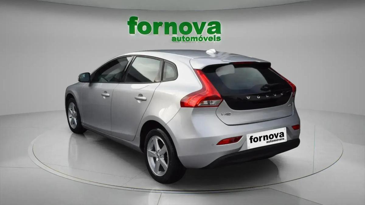 volvo-v40-2018-diesel-1969cc