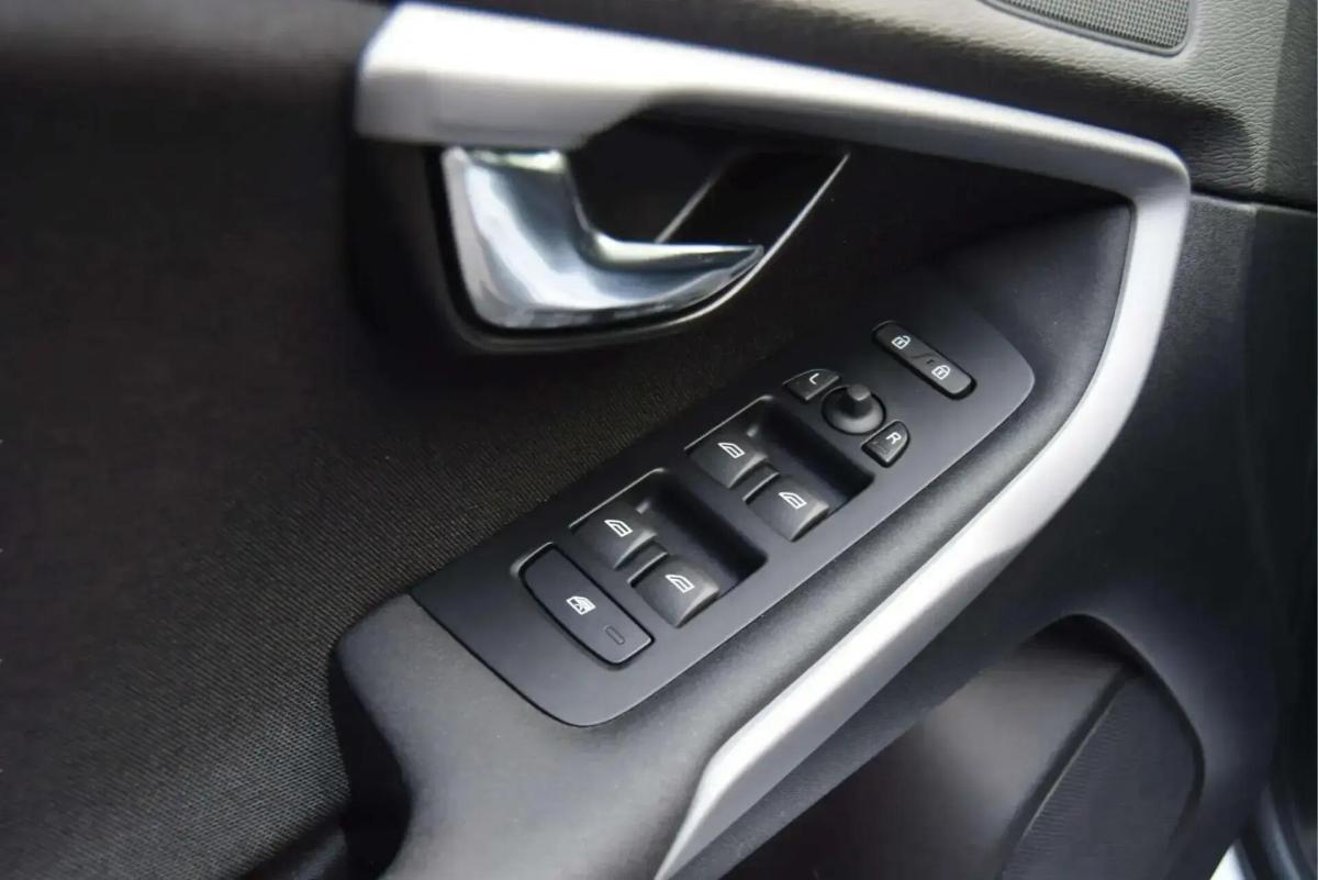 volvo-v40-2018-diesel-1969cc