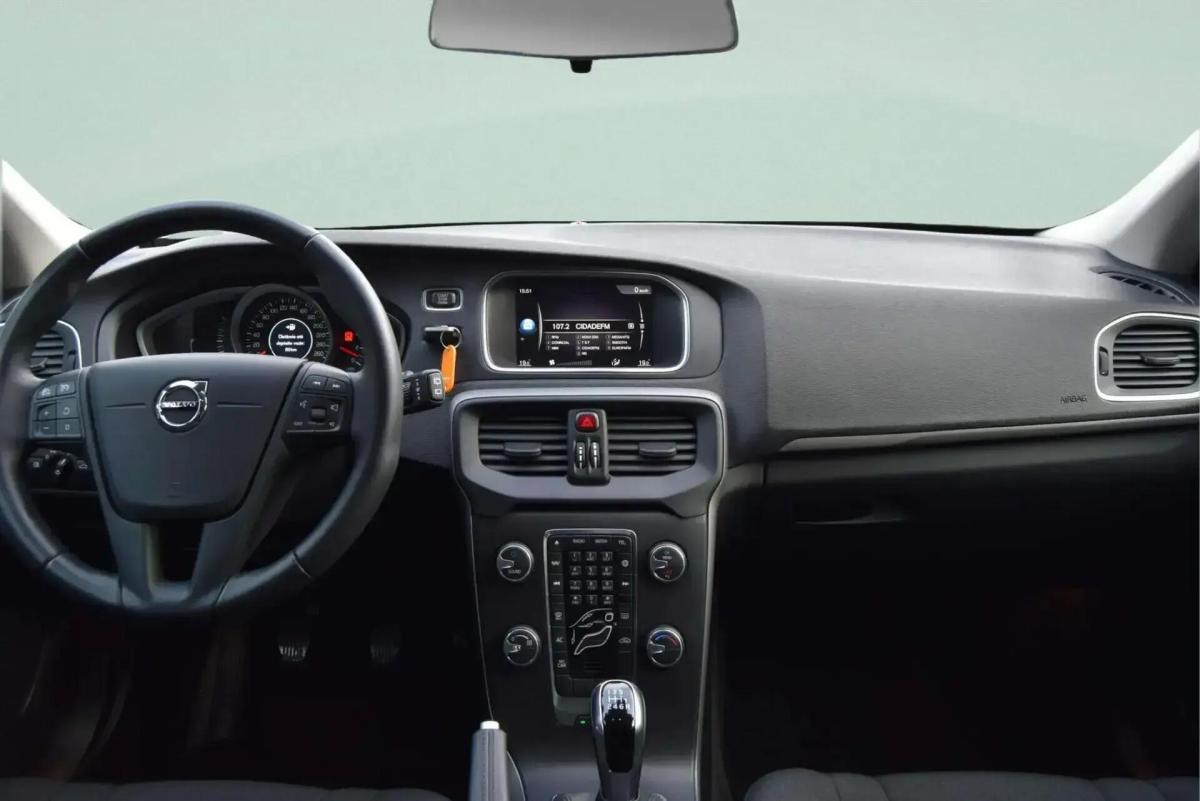 volvo-v40-2018-diesel-1969cc