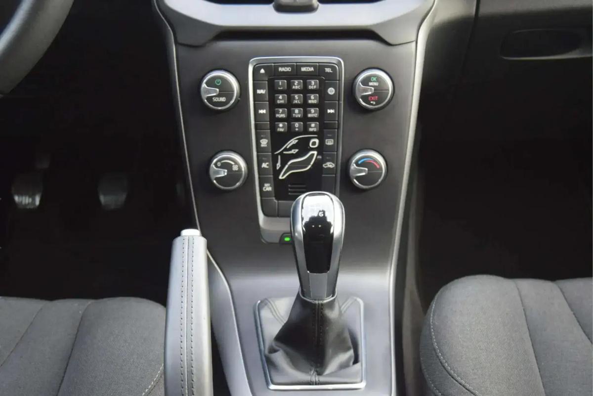 volvo-v40-2018-diesel-1969cc