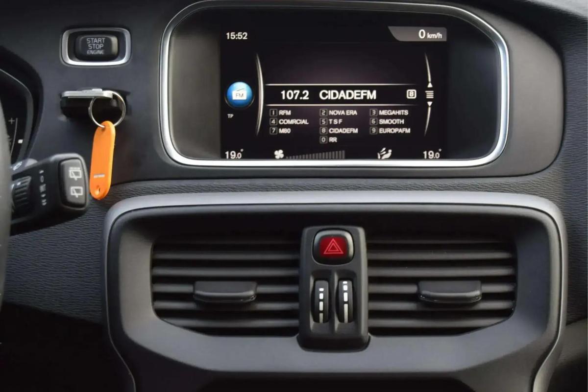 volvo-v40-2018-diesel-1969cc