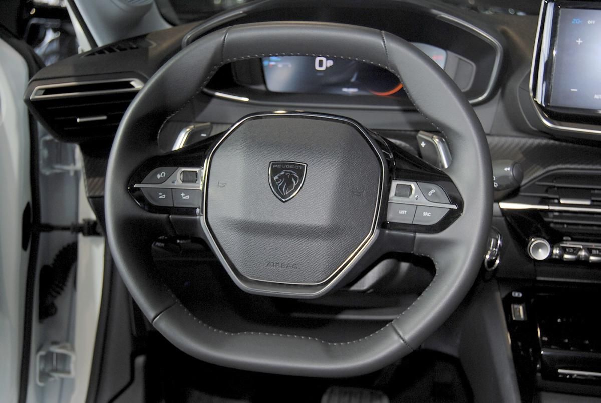 peugeot-208-2025-hibrido-a-gasolina-1199cc