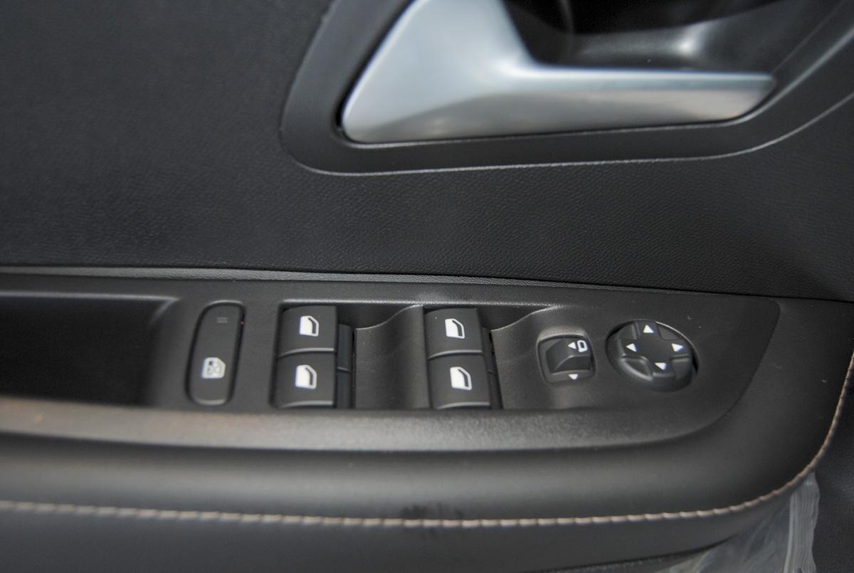 peugeot-208-2025-hibrido-a-gasolina-1199cc