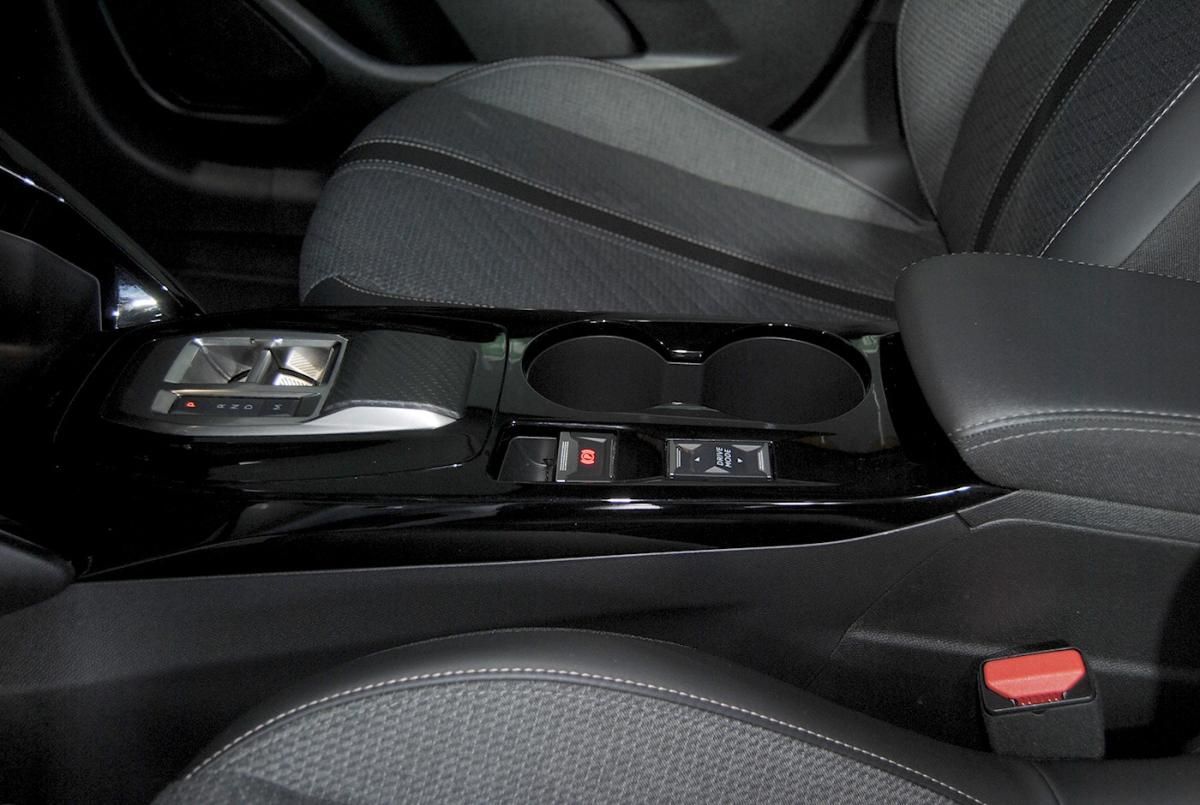 peugeot-208-2025-hibrido-a-gasolina-1199cc