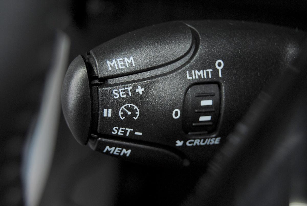 peugeot-208-2025-hibrido-a-gasolina-1199cc