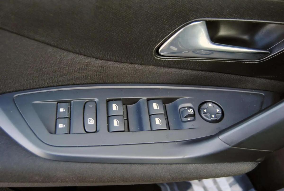 peugeot-308-2022-gasolina-1199cc