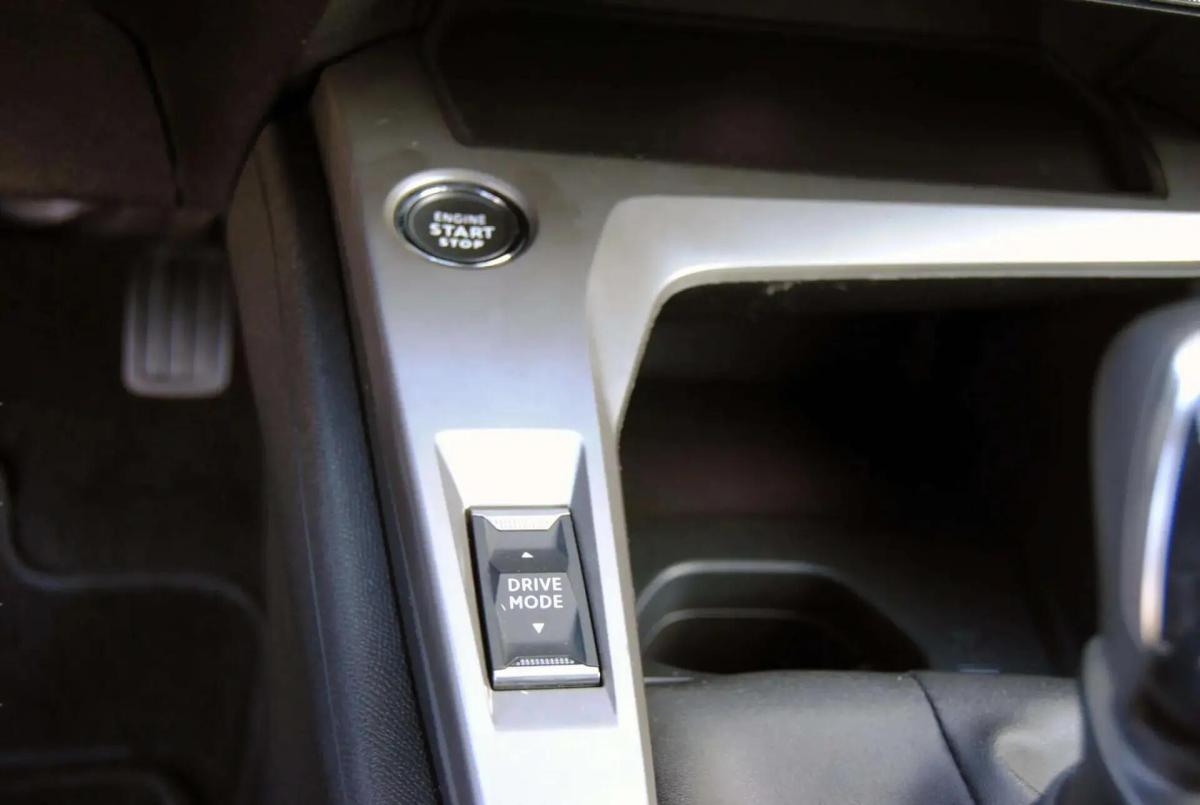 peugeot-308-2022-gasolina-1199cc