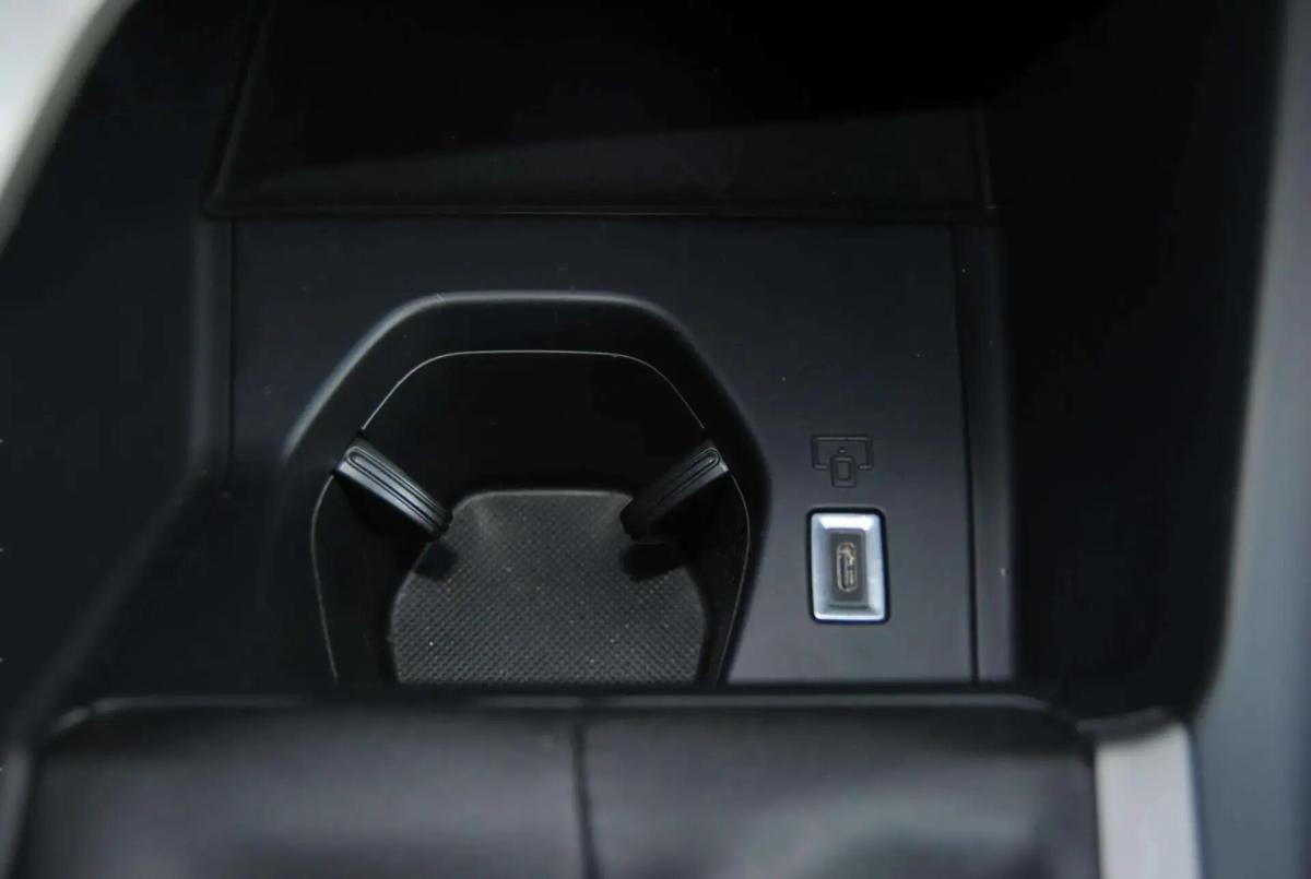 peugeot-308-2022-gasolina-1199cc