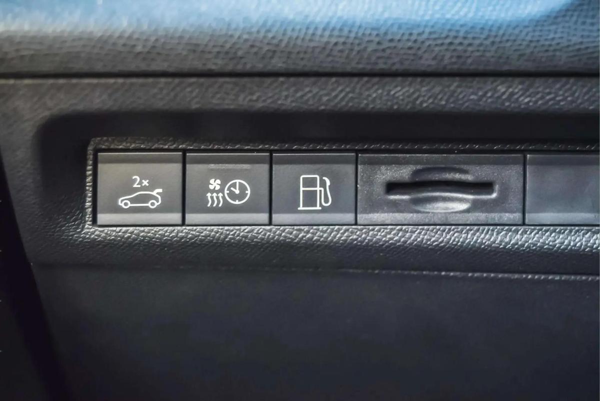 peugeot-408-2023-hibrido-a-gasolina-1598cc