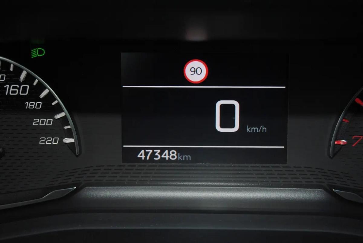 peugeot-208-2024-gasolina-1199cc